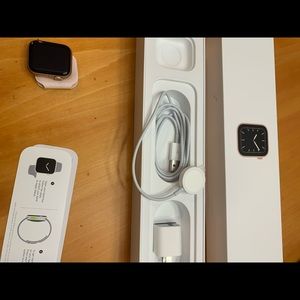 Apple Watch series 5 Gold Aluminum 40 mm